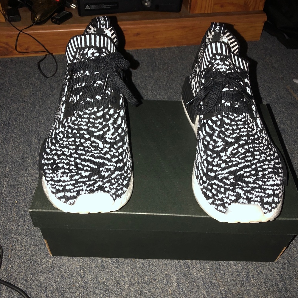 Nmd_R1 “Zebra” size 11.5 Deadstock - Picture 3 of 4